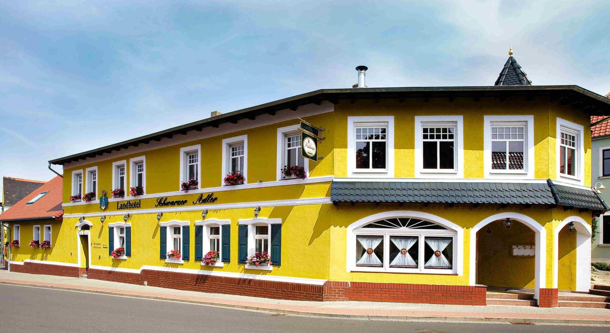 Landhotel Schwarzer Adler Suelzetal Dış mekan fotoğraf