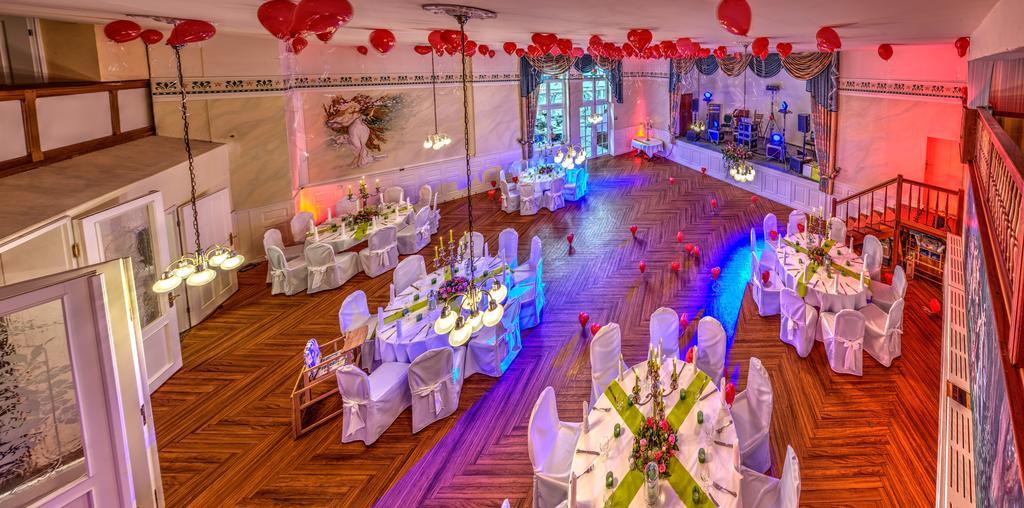 Landhotel Schwarzer Adler Suelzetal Dış mekan fotoğraf